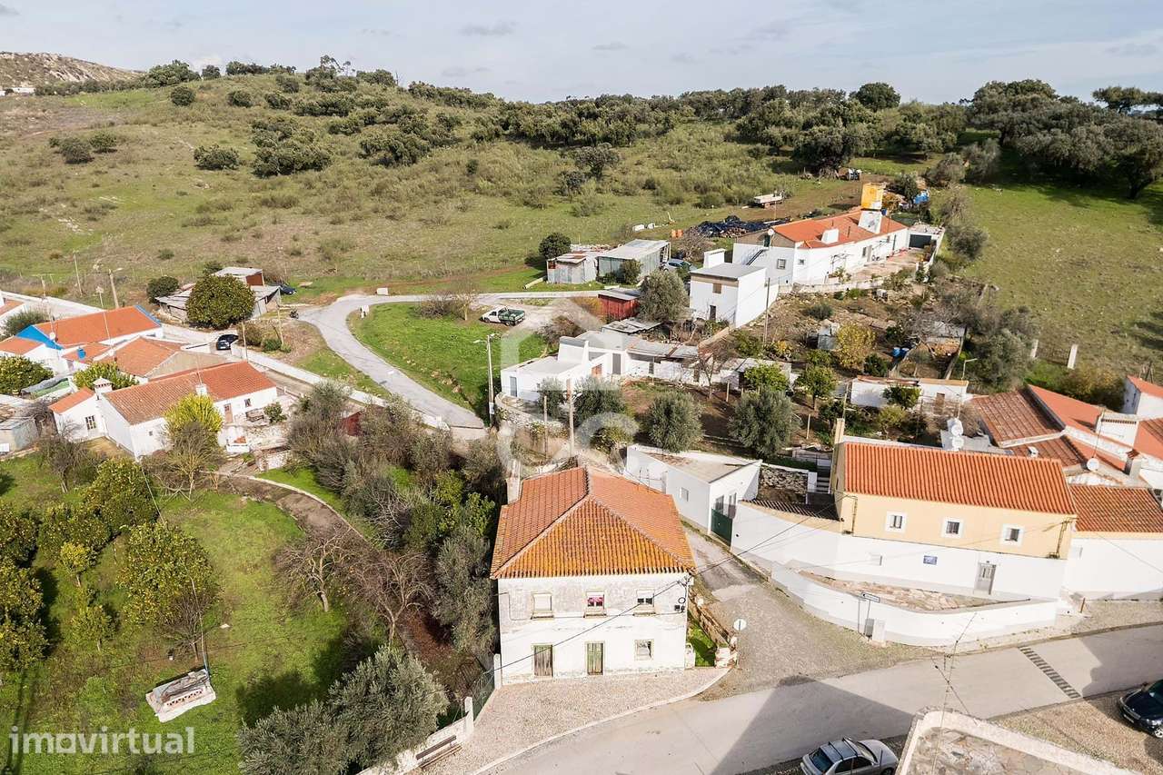 Prédio com 2 Moradias Independentes para Reabilitação com Quintal em F - Grande imagem: 5/41