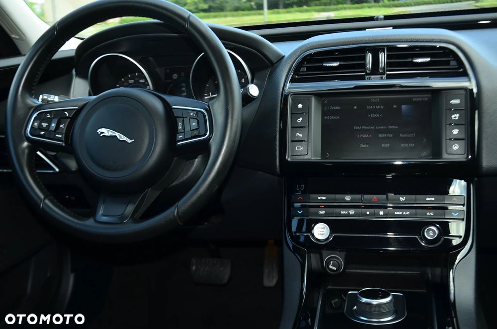 Jaguar XE 2.0 D Prestige - 22