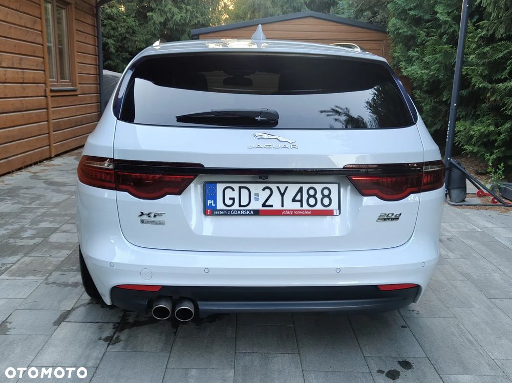 Jaguar XF 2.0 i4D AWD R-Sport - 4