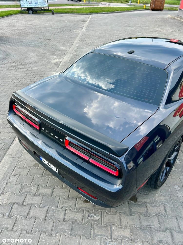 Dodge Challenger - 8