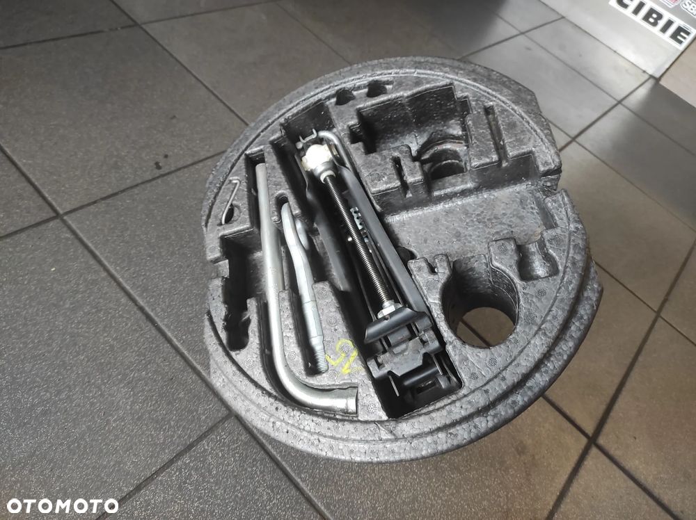 ZAPAS ZESTAW DO KOŁA KOMPLETNY WYPEŁNIENIE LEWAREK KLUCZ WKRĘTKA R15 AUDI A3 8P VW GOLF 5 KOMBI HB 3 DRZWI JETTA PLUS TOURAN PASSAT B6 B7 SIROCCO EOS SEAT LEON 2 ALTEA TOLEDO 3 ALTEA XL SKODA OCTAVIA 2 SUPERB 2 WYSYŁKA !!!!!! - 3