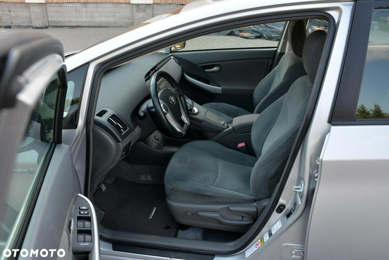 Toyota Prius 1.8 HSD Sol - 21