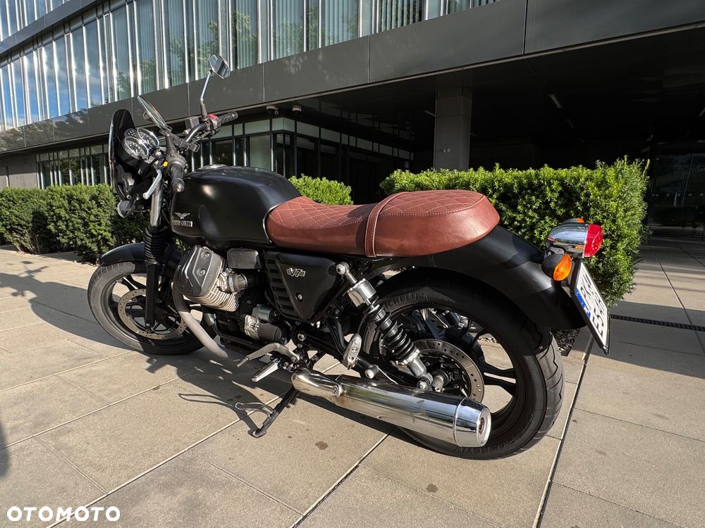 Moto Guzzi V7 - 12