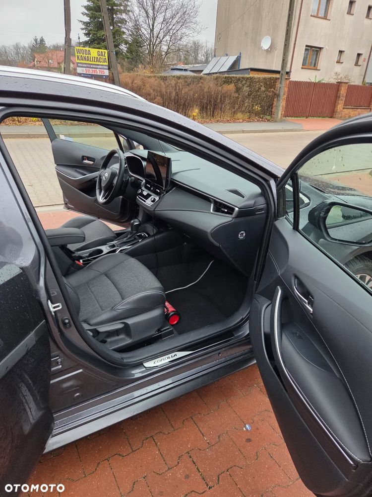 Toyota Corolla 2.0 Hybrid Style - 12