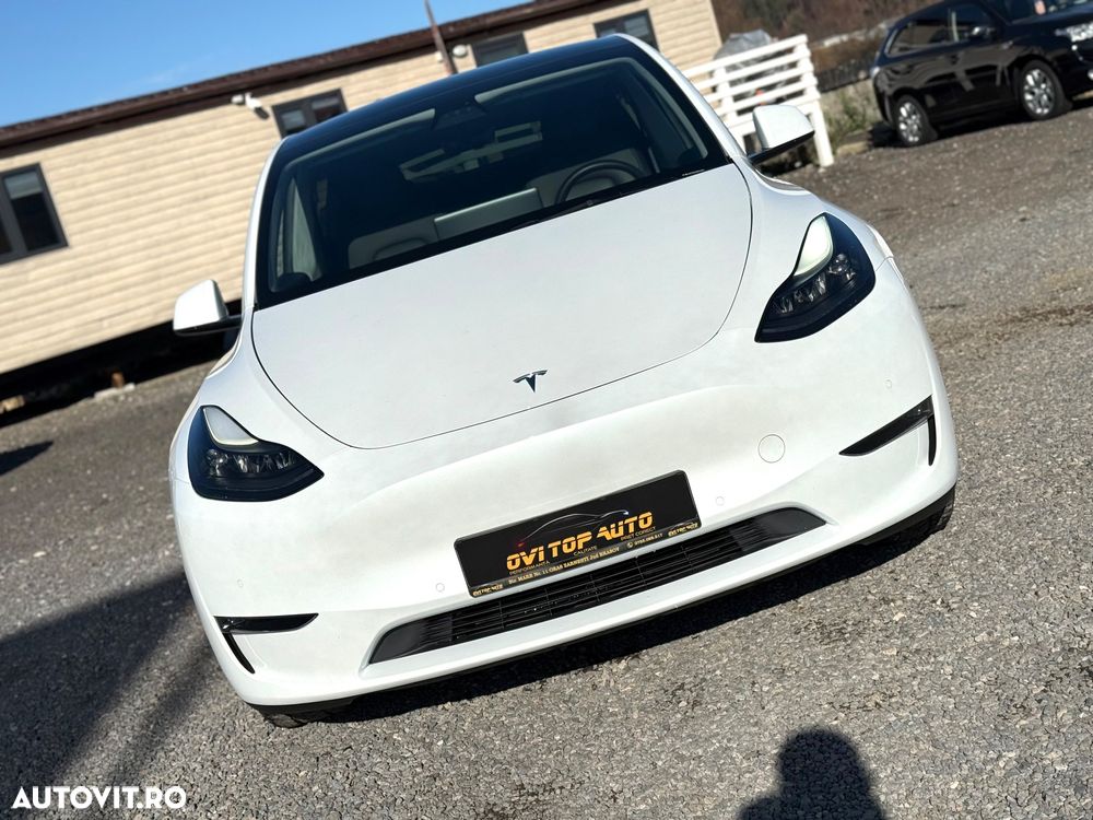 Tesla Model Y AWD Performance - 11