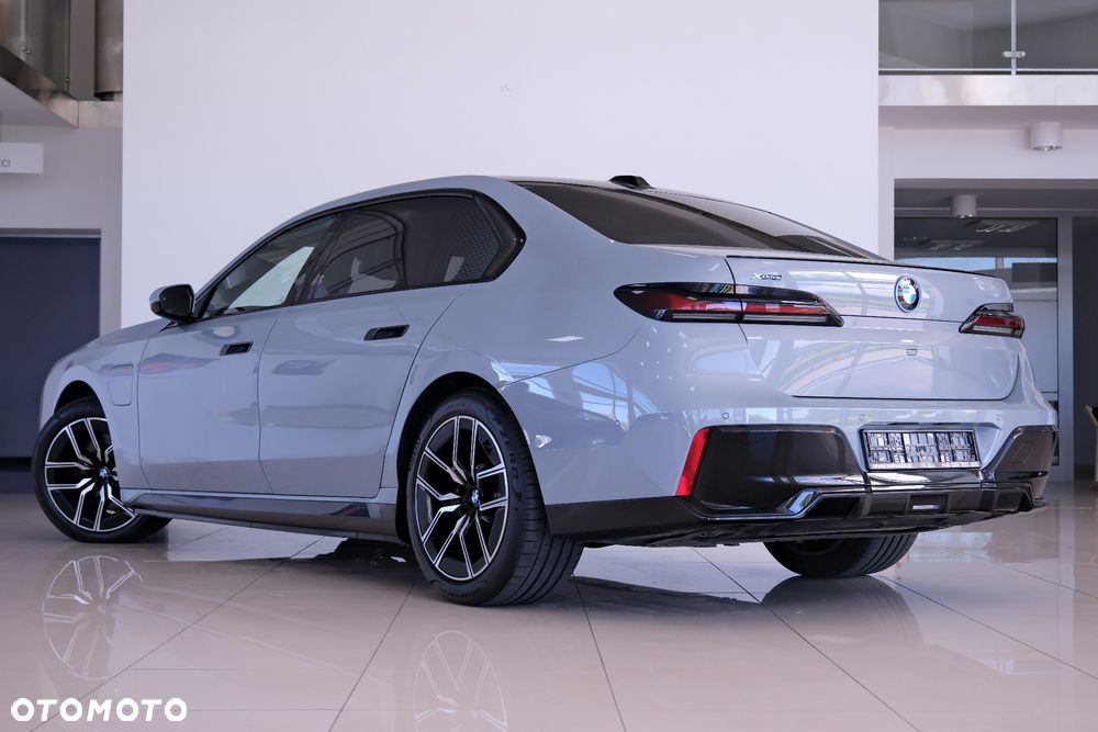 BMW Seria 7 - 8