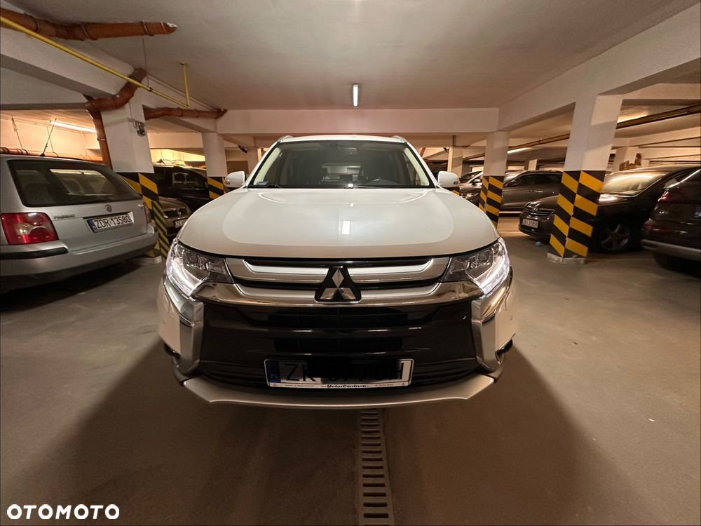 Mitsubishi Outlander 2.0 Instyle + 4WD CVT - 9