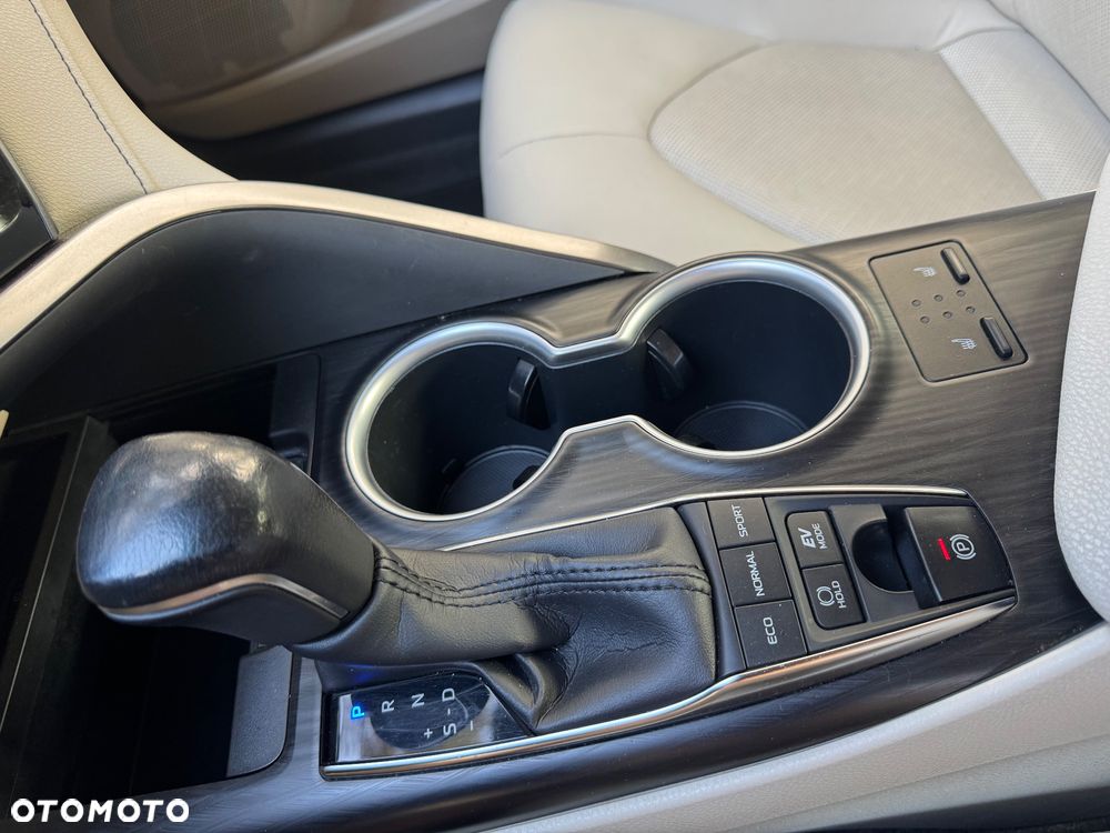 Toyota Camry 2.5 Hybrid Executive CVT - 29