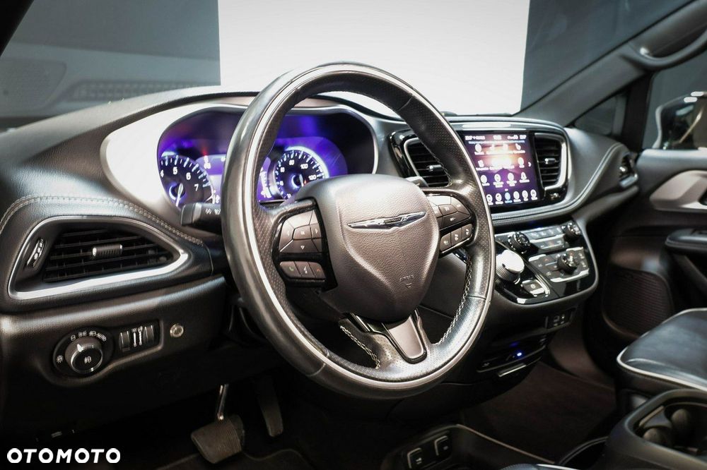 Chrysler Pacifica - 13