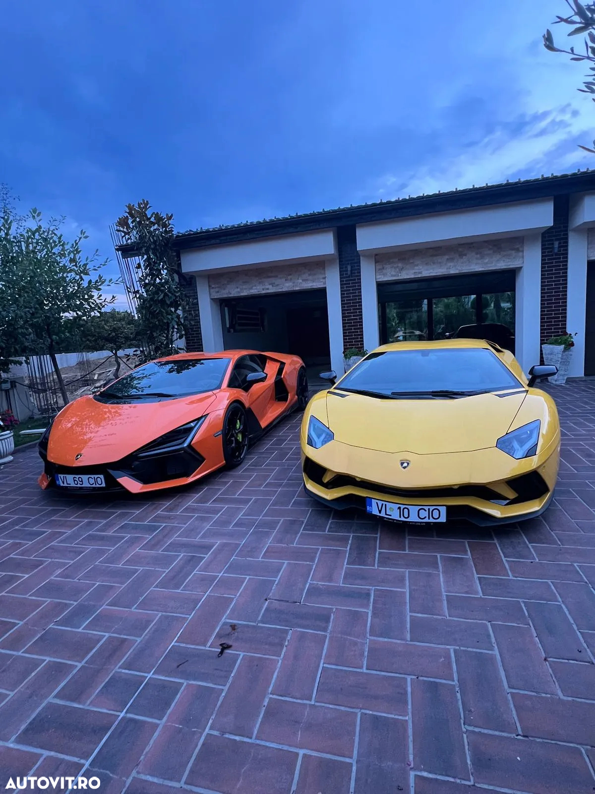 Lamborghini Aventador - 4