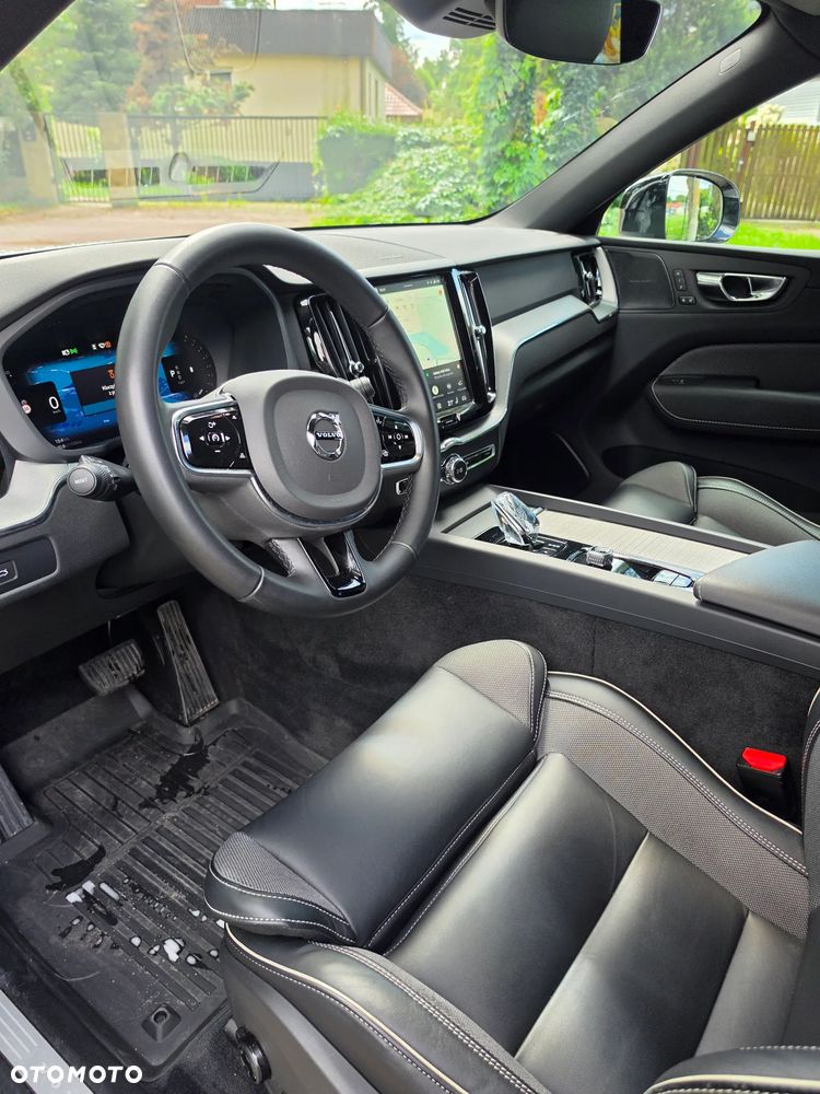 Volvo XC 60 B4 B Plus Dark - 8