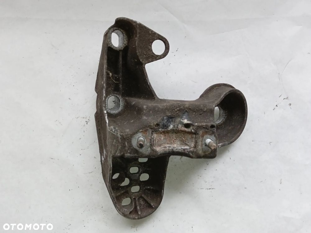 ŁAPA WSPORNIK SILNIKA AUDI A4 B6 B7 8E0199351M - 2