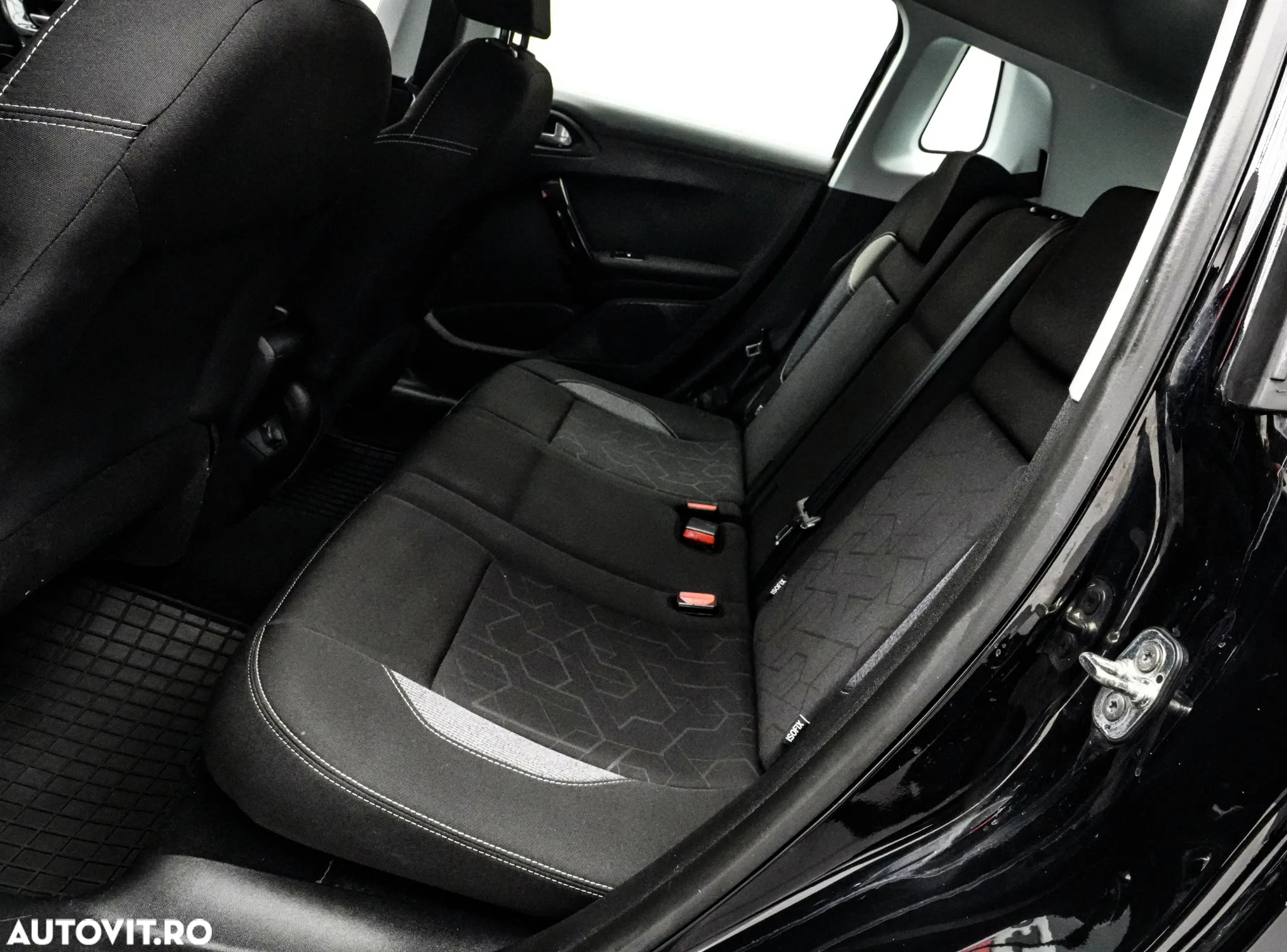 Peugeot 2008 1.2 PureTech Turbo EAT6 S&S Allure - 16