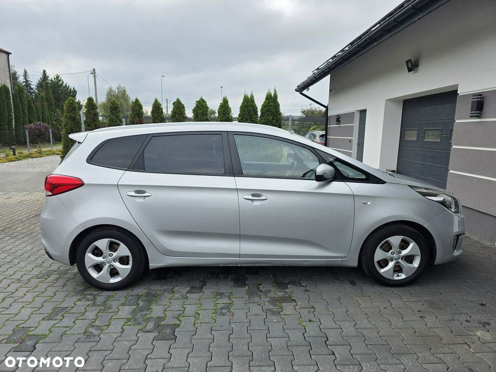 Kia Carens - 4