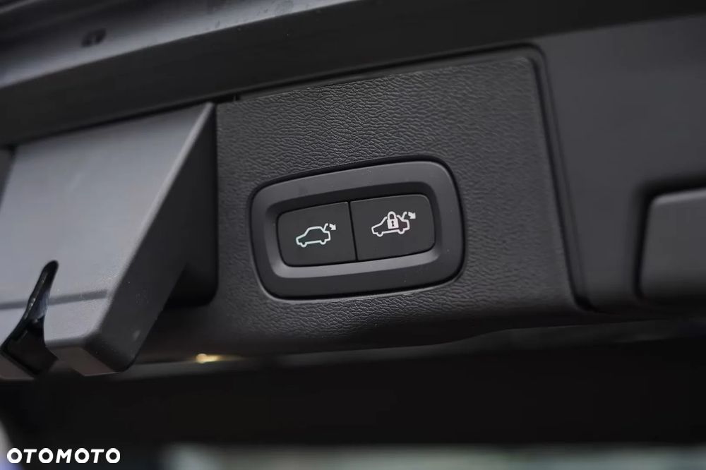 Volvo XC 60 B5 B AWD Plus Black Edition - 12