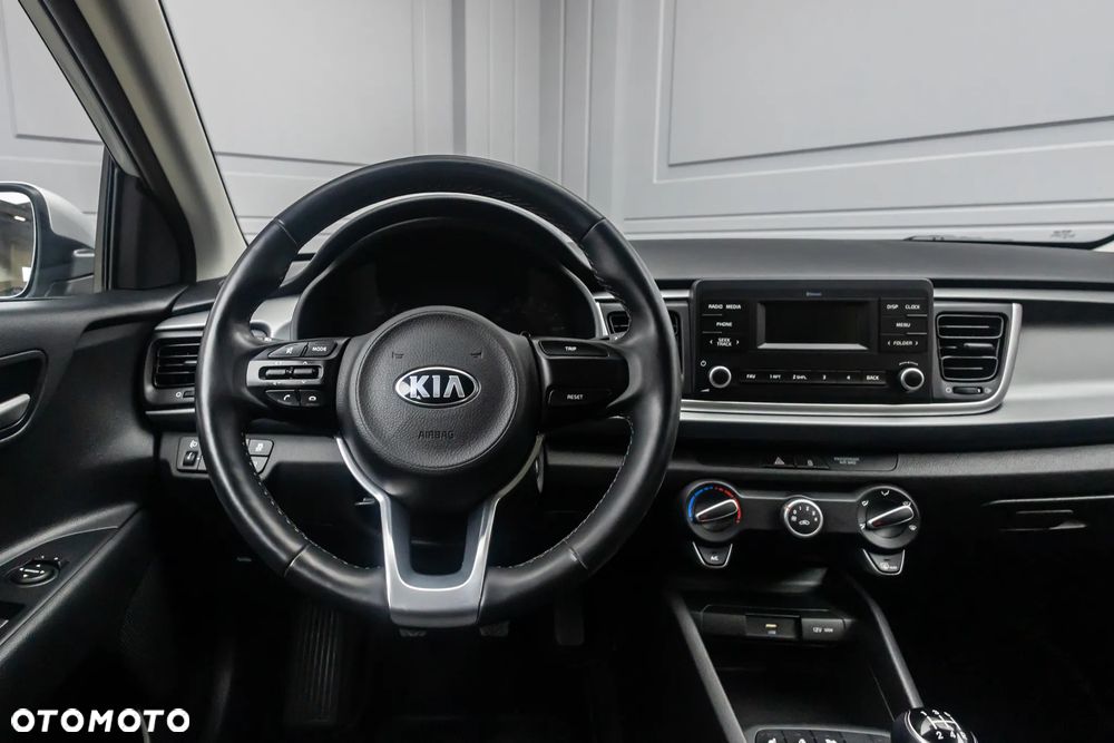 Kia Rio 1.2 L - 6