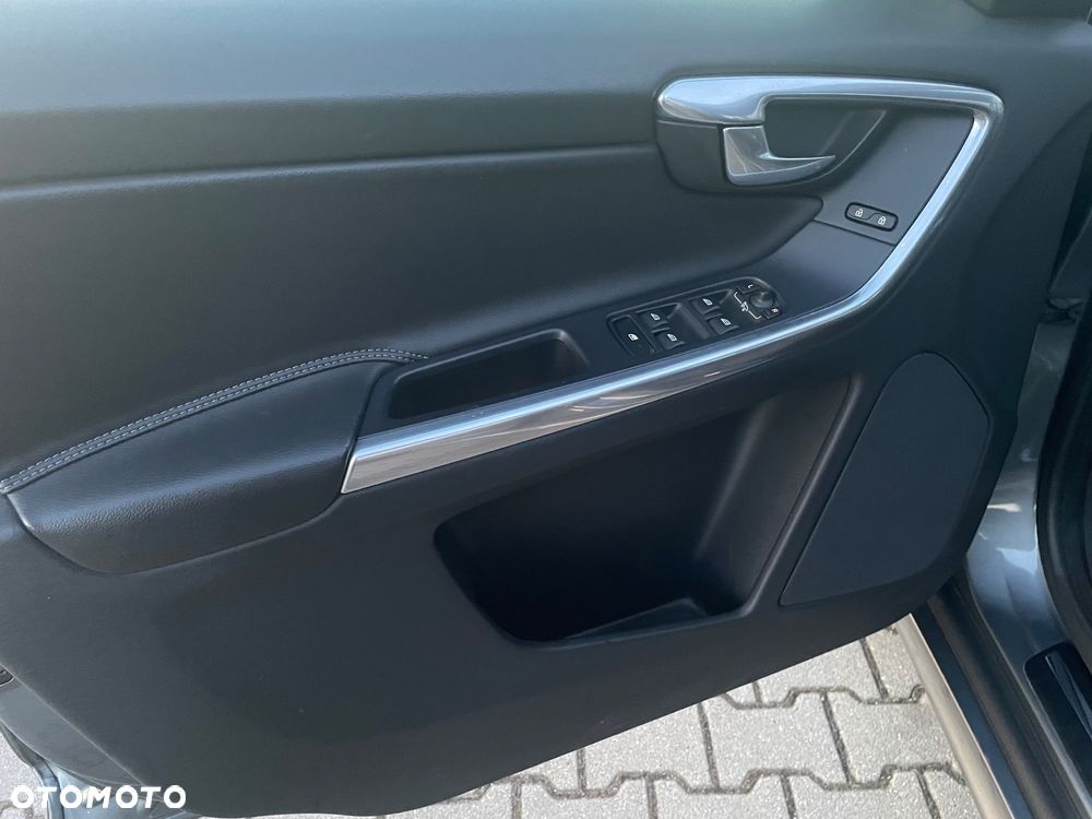 Volvo XC 60 D4 AWD Momentum - 14