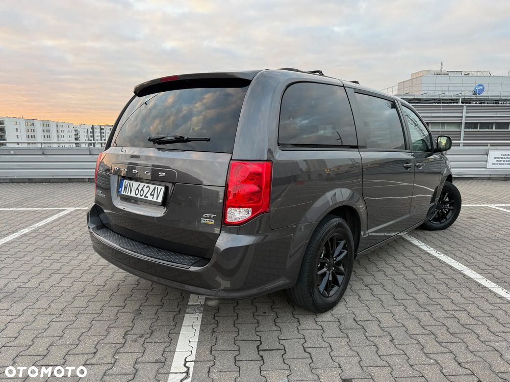 Dodge Grand Caravan - 4