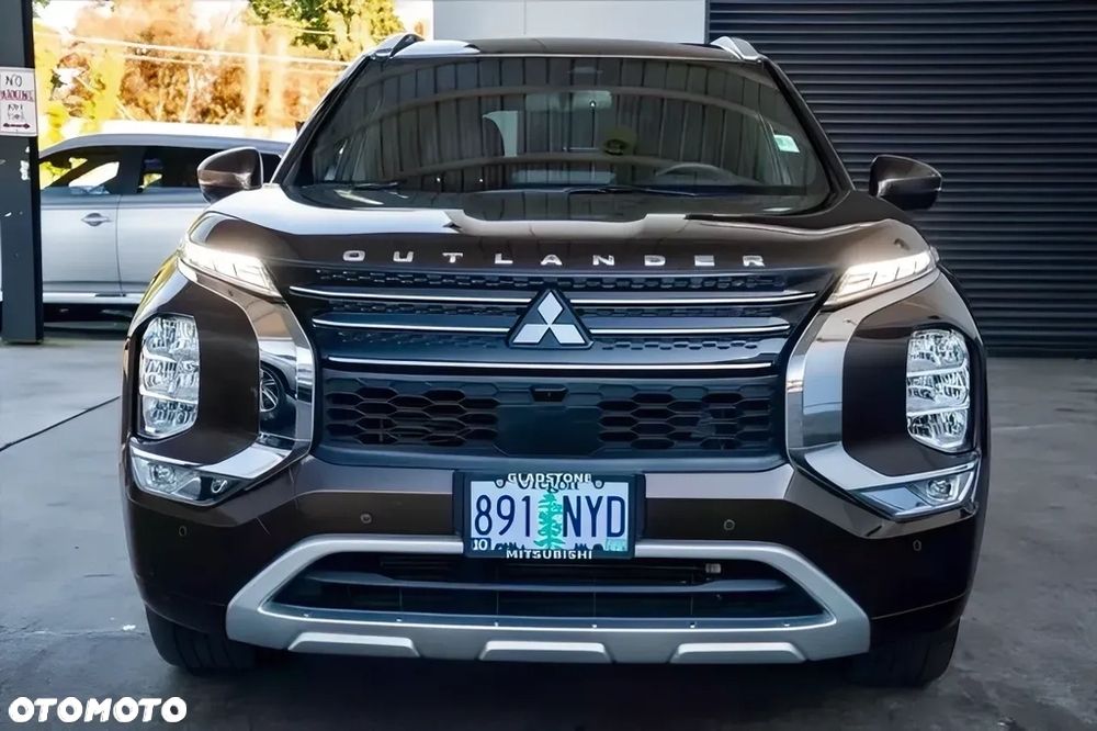 Mitsubishi Outlander - 2