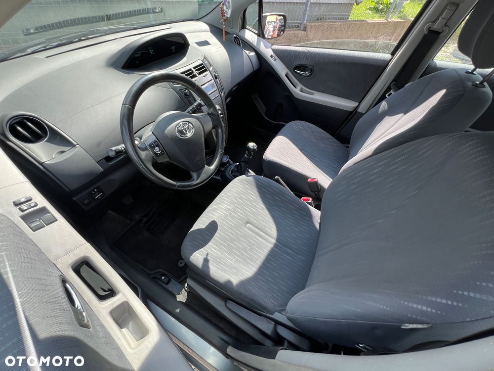 Toyota Yaris - 8