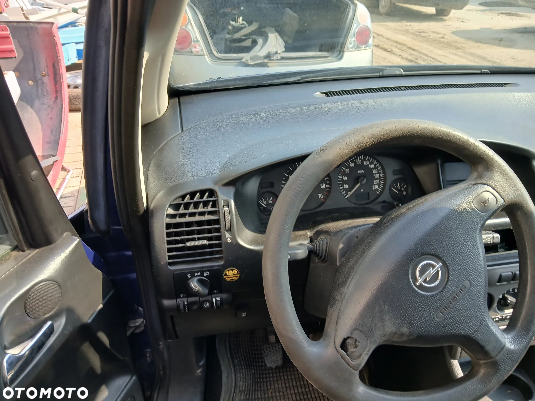 opel zafira A Y21Z fotel fotele kanapa deska kokpit podsufitka boczek boczki klamka podłokietnik - 3