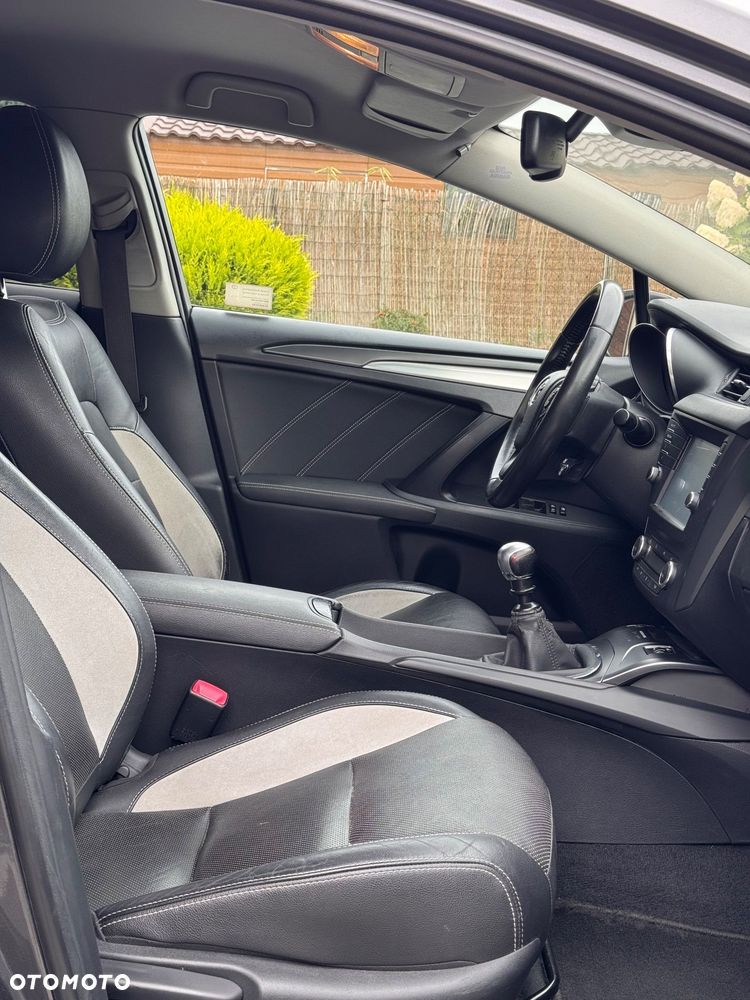 Toyota Avensis 2.0 D-4D Premium - 22