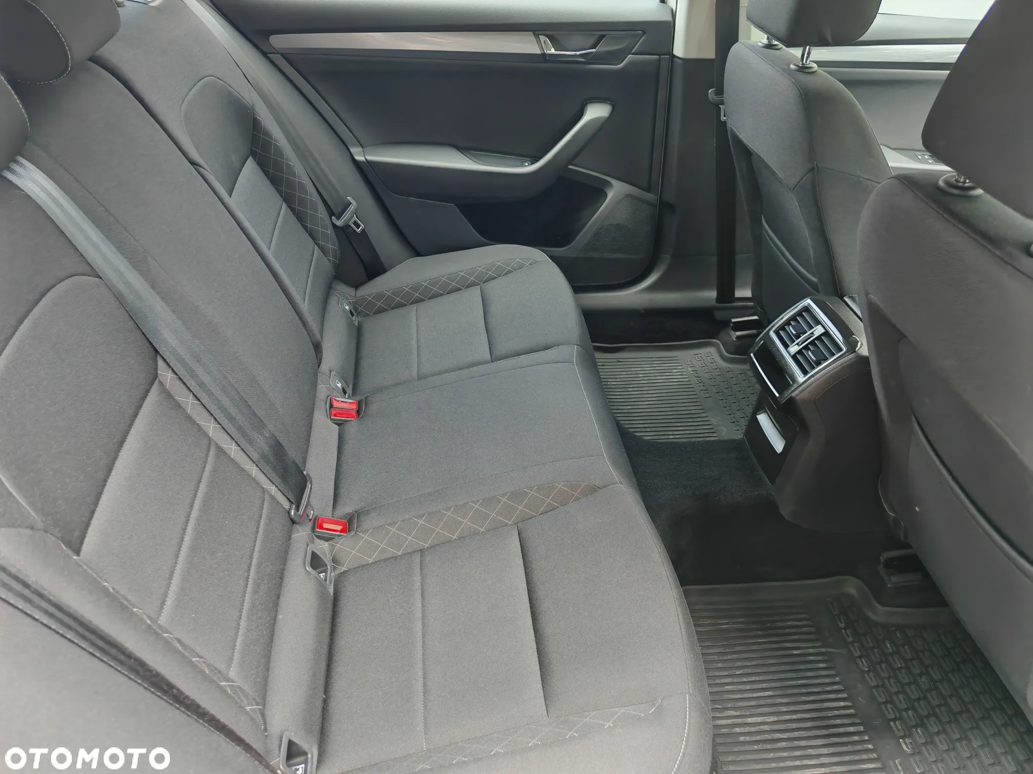 Skoda Superb 1.5 TSI ACT Active - 25