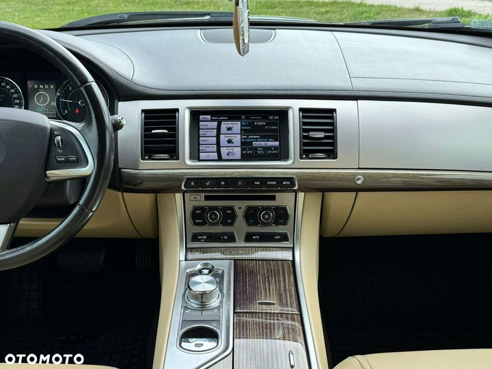 Jaguar XF 2.2 D Luxury - 21