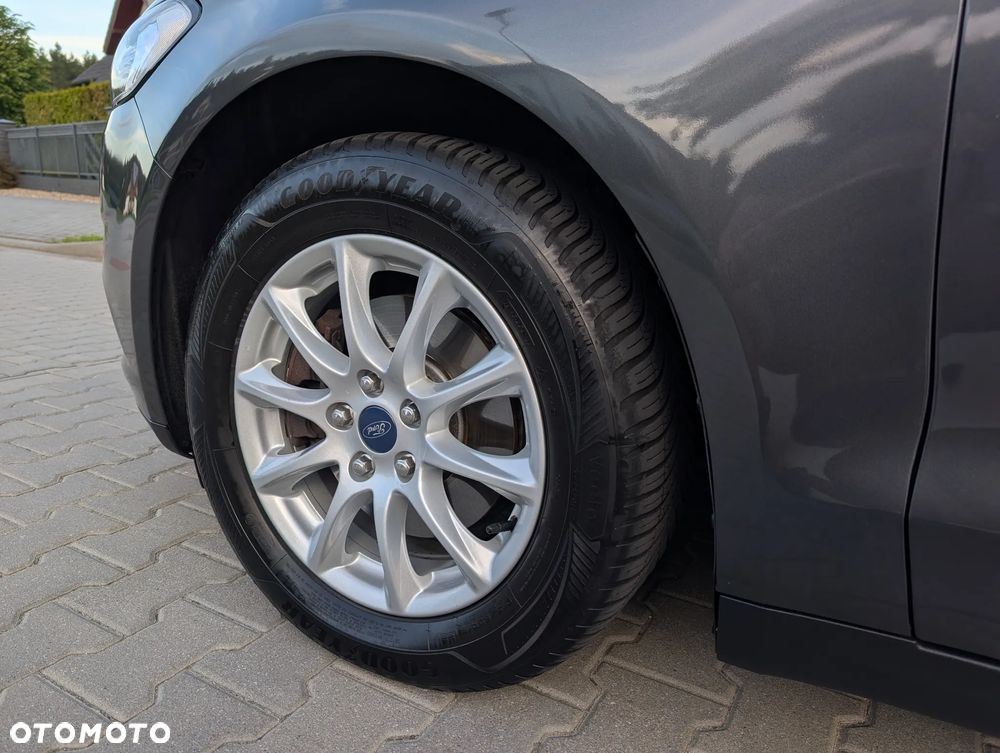 Ford Mondeo - 38