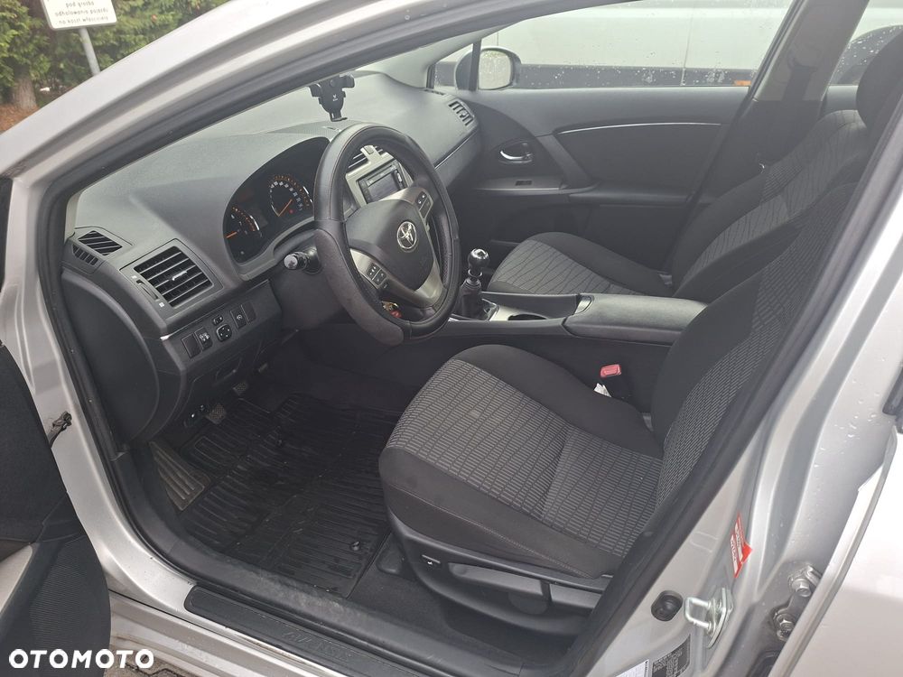 Toyota Avensis - 2