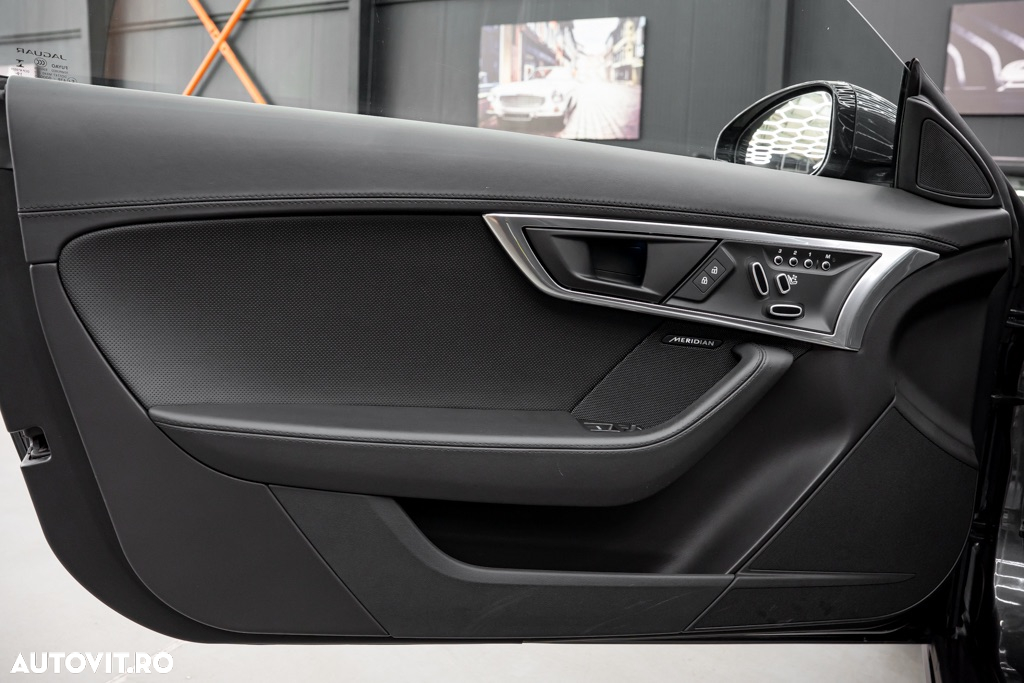 Jaguar F-Type Coupe P300 Aut. R-Dynamic - 38