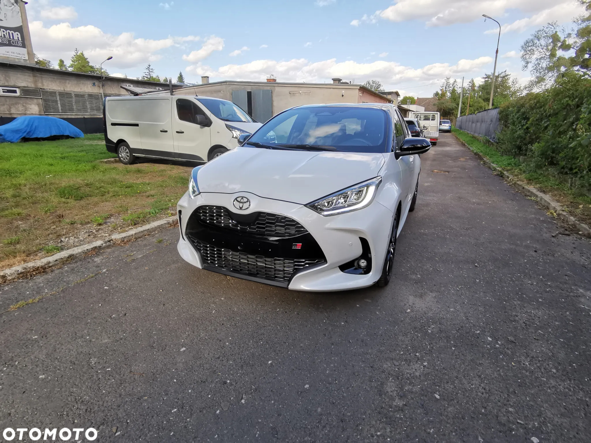 Toyota Yaris Hybrid 1.5 GR Sport - 4
