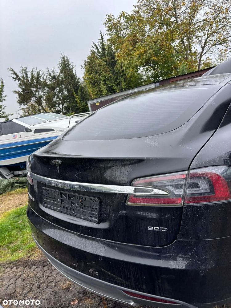 KLAPA BAGAŻNIKA TESLA S