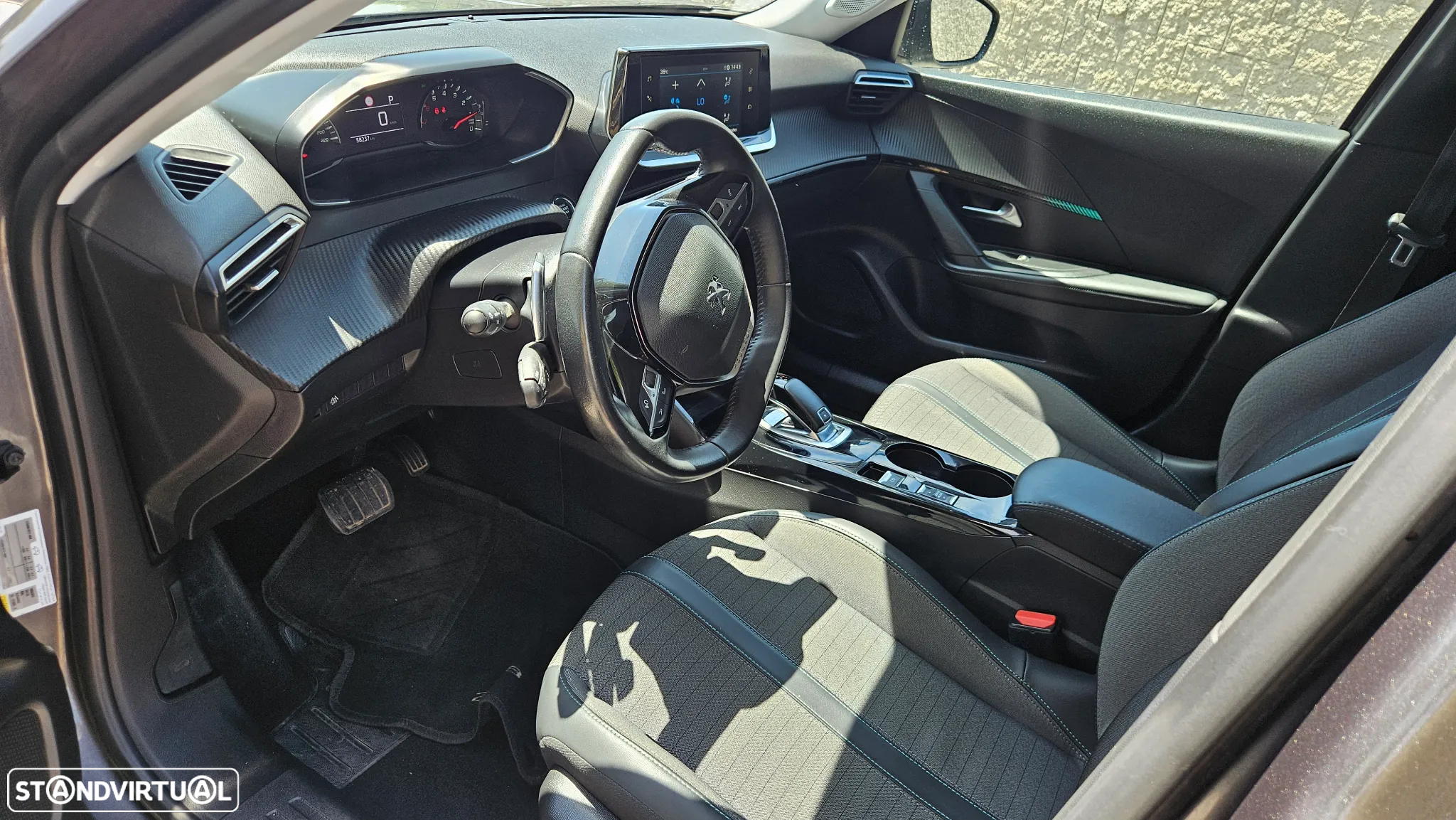 Peugeot 2008 1.2 PureTech Allure EAT8 - 13