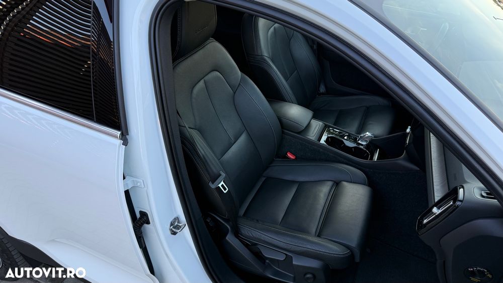 Volvo XC 40 D4 AWD Geartronic Inscription - 24