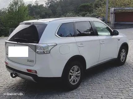 Mitsubishi Outlander 2.0 PHEV Intense Navi - 4