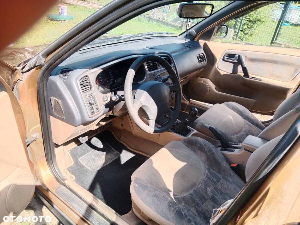 Nissan Primera - 4
