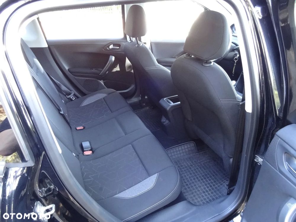 Peugeot 2008 1.2 Pure Tech Style S&S - 9