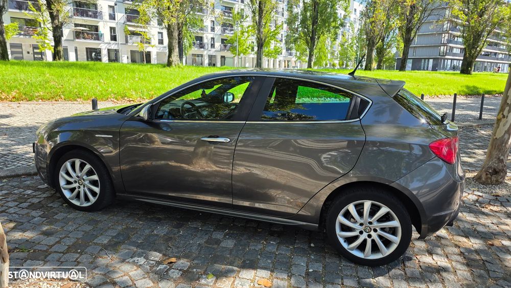 Alfa Romeo Giulietta 1.6 JTDm Distinctive - 12