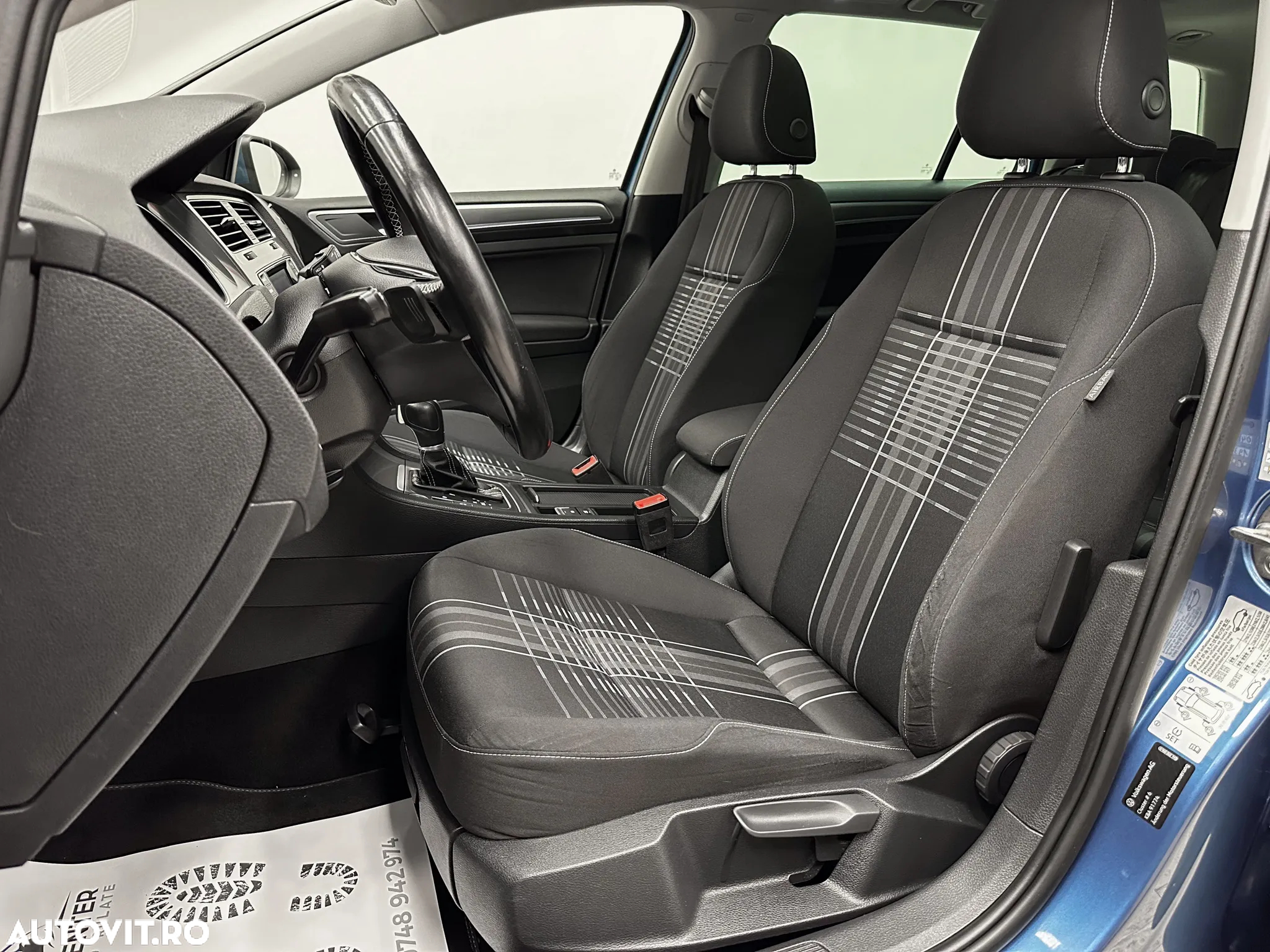 Volkswagen Golf 1.6 TDI BlueMotion Technology DSG Lounge - 20