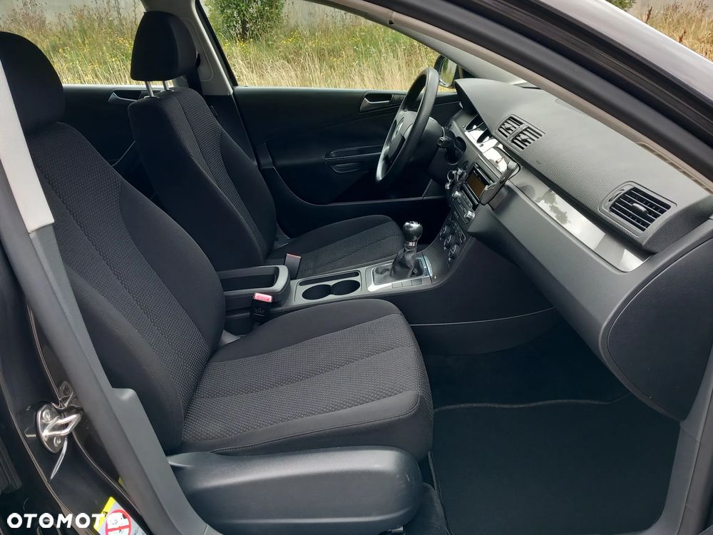 Volkswagen Passat 1.6 Trendline - 23