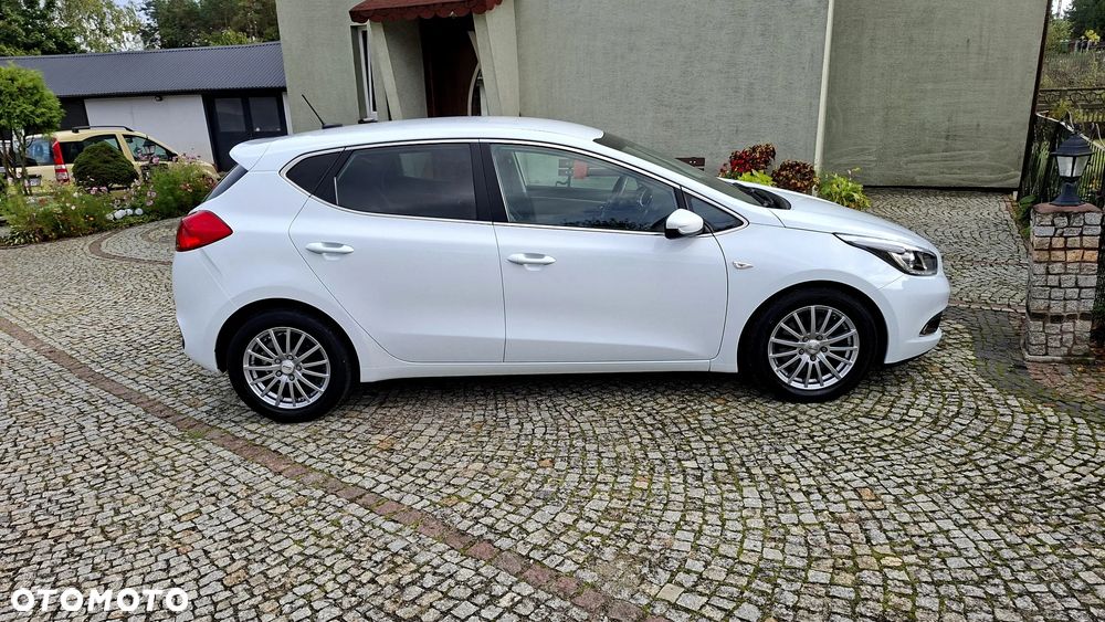 Kia Ceed 1.6 CRDi 128 ISG Spirit - 19