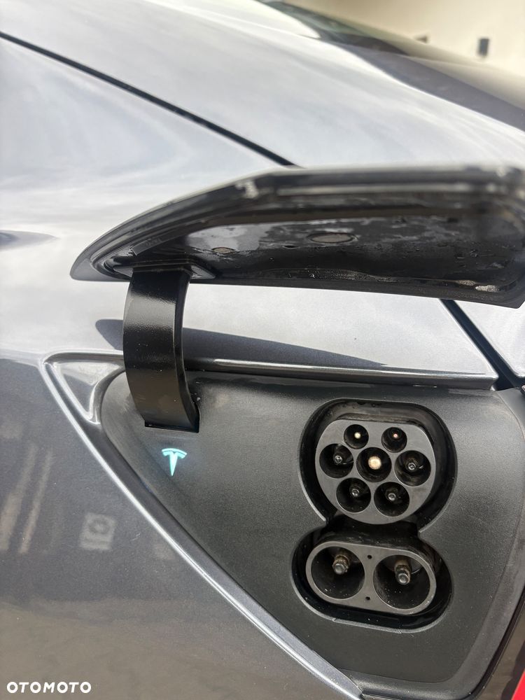 Tesla Model 3 - 40