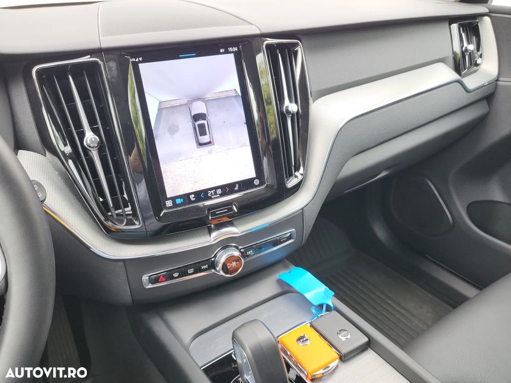 Volvo XC 60 B5 AT AWD MHEV Plus Dark - 19