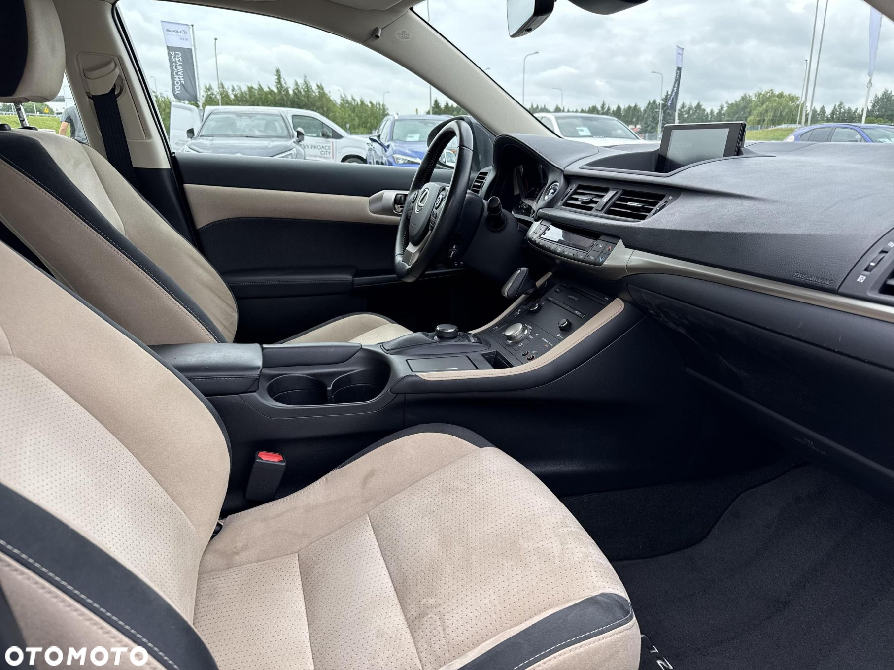 Lexus CT - 9