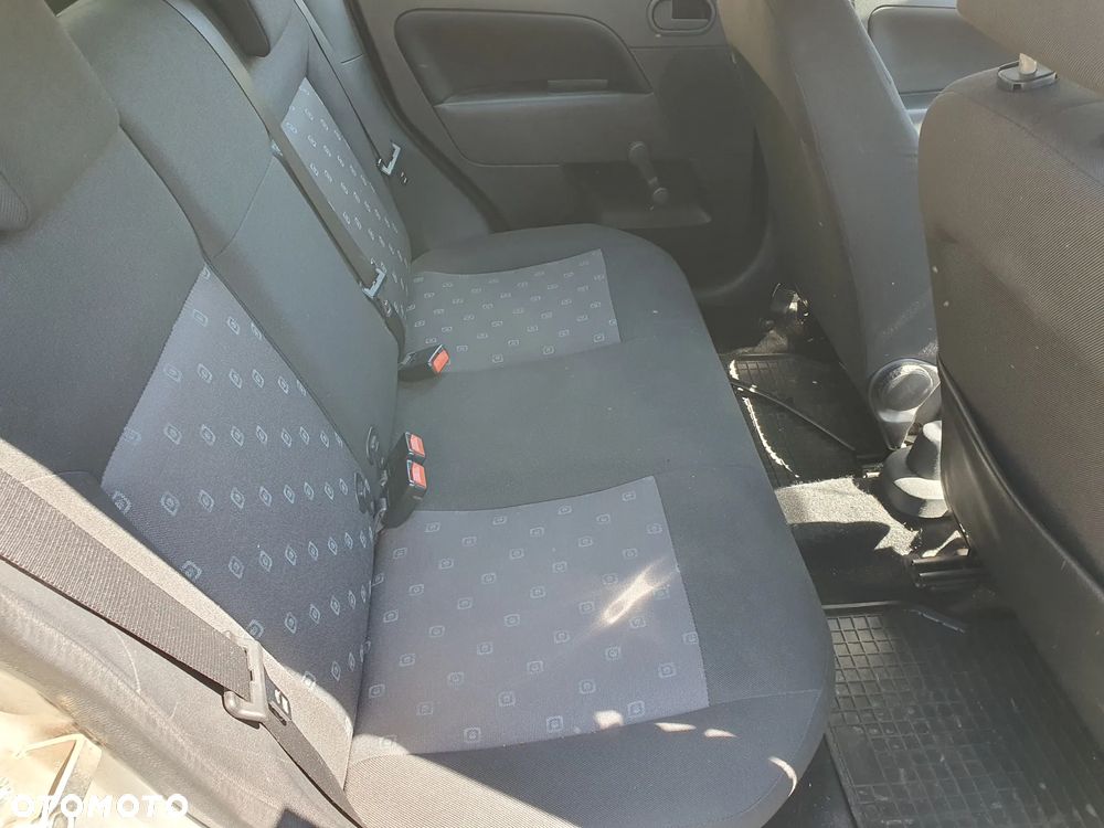 Ford Fiesta 1.3 - 11