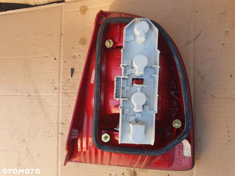 * LAMPA TYLNA LEWA TYŁ LEWO SKODA SUPERB 1 - 6