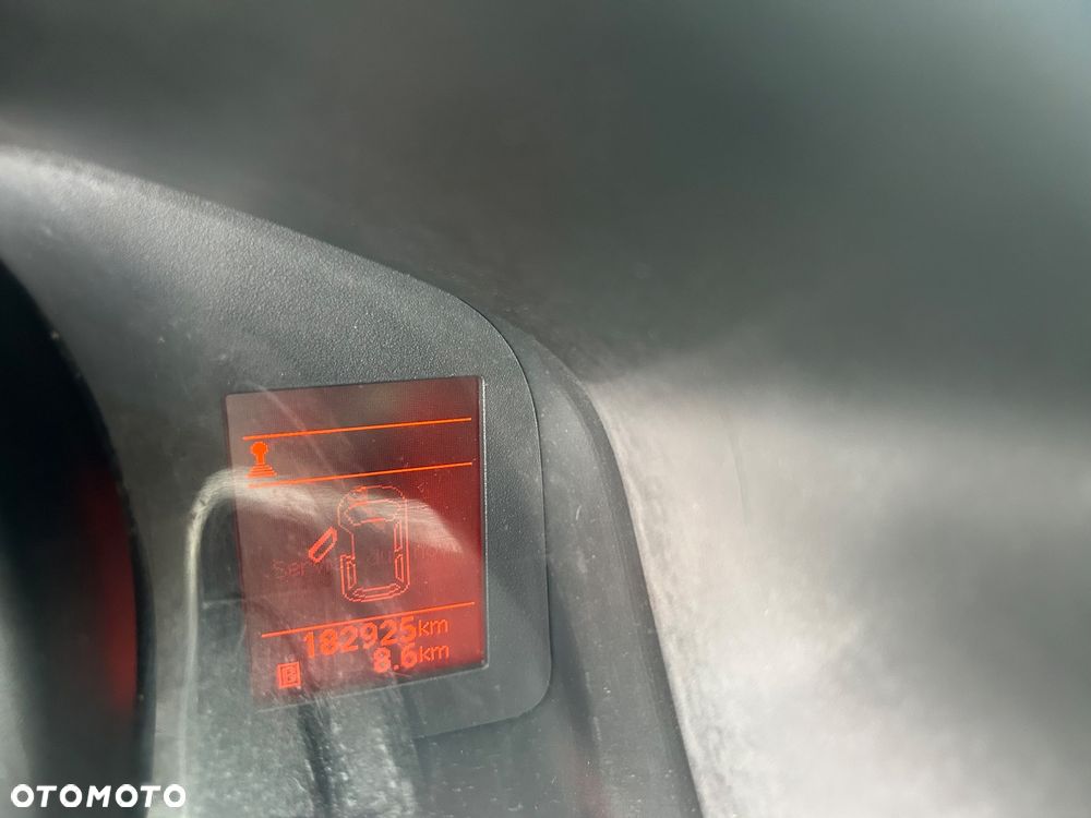 Nissan NV200 - 10
