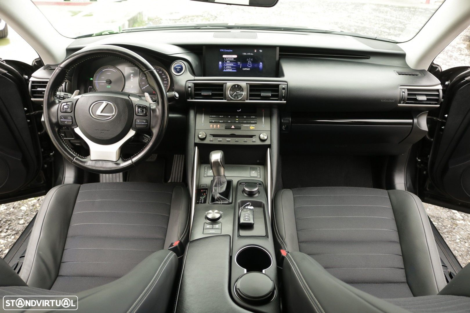 Lexus IS 300H Executive - 29