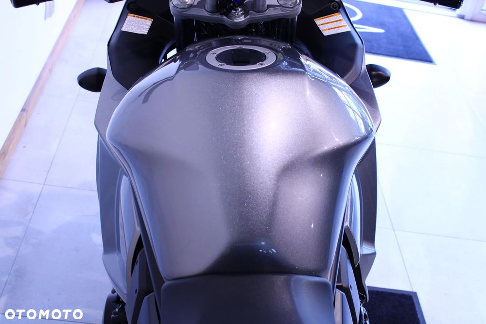 Suzuki GSX - 12